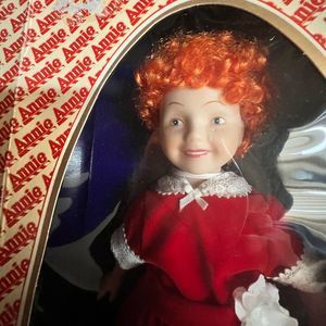 1982 Vintage Annie Porcelain Doll Genuine Little Orphan Compete in Box
